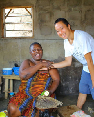 アフリカの笑顔伝えたい 関大生の挑戦