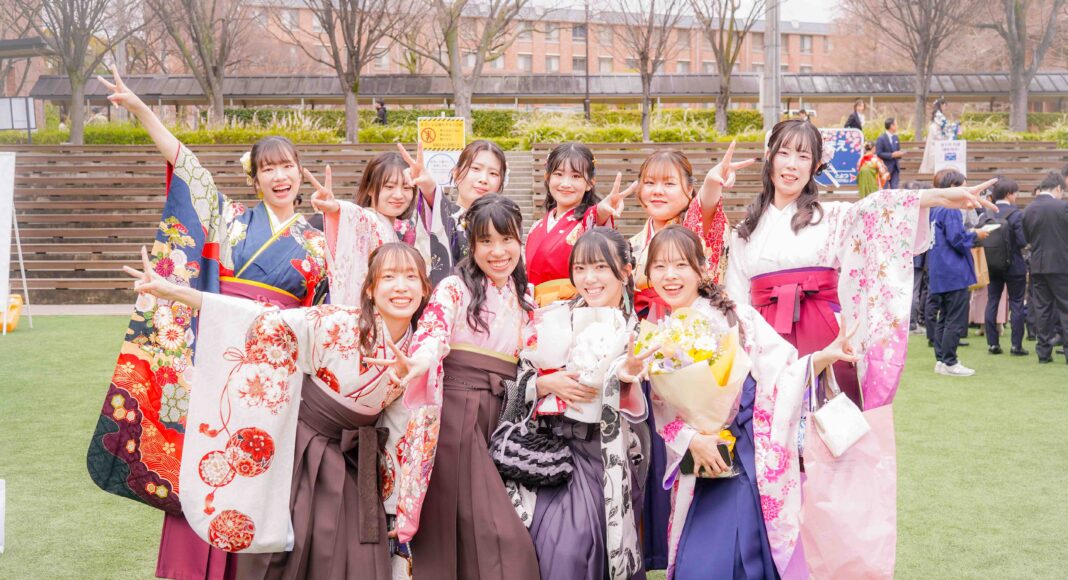 関西大学で卒業式 6446人が新たな門出 全学部千里山キャンパスでの式典に統一 約1万1500人が出席