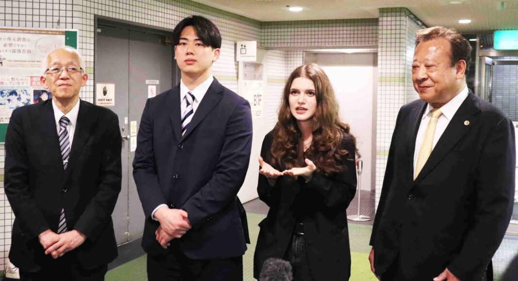 関西大学の卒業生、留学生100人が関大ゆかりの大関安青錦関を応援!ウクライナ人女子留学生「ウクライナとして誇り」「応援している方がこんなに多いなんて…」