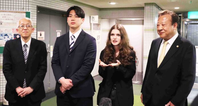 関西大学卒業生ら100人が安青錦関を応援